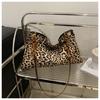 Bolsa de Axila Grande com Textura de Leopardo Feminina 2025 Outono e Inverno Nova Estilo Western para o Dia a Dia Bolsa Transversal com Corrente no Ombro