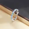 Anillo Elegante y Único de Zirconia Azul Forma de Gota de Agua con Acabado de Alta Gama, Anillo Abierto Sencillo y Versátil para Dedo Índice para Mujeres, Accesorio de Joyería