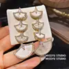 Resplandor de Hoja Dorada~Aretes de Zirconia Chapados en Oro Real de 18K con Forma de Abanico Aretes de Metal Estilo Europeo y Americano con Sentido de Diseño