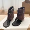 Primer Encuentro con las Nuevas Sandalias de Tanga Estilo Retro Romano para Mujer, Primavera/Verano 2026, Estilo Bota de Caña Corta con Diseño de Tanga
