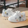 Tênis Infantis Meninos e Meninas 2026 Sola Macia Primavera e Outono Tendência Nova Moda Campus Sapatos Brancos Tênis Esportivo Sapatos Casuais
