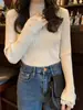 Suéter Branco de Tricô Estilo Francês com Renda e Pele Sintética, Suéter Gola Alta Slim Fit para Mulheres, Peça Básica para Outono e Inverno