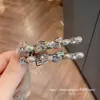 Accesorios para el Cabello para Recoger el Cabello de la Frente: un Pasador de Pelo Morado con Forma de Lazo con Pedrería y Perlas, que Exuda un Ambiente Femenino, Elegante y de Alta Gama