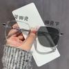 Nuevas gafas de caja de luz anti-azul, lisas, combinables, con té frío, fotosensibles, que cambian de color, con montura ultraligera antirradiación para mujeres.