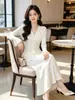 Conjunto de punto elegante estilo francés Nanyou con cintura ajustada, top con volantes y falda de sirena, un atuendo de dos piezas
