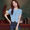 Suéter de Punto Juvenil con Botones Arcoíris de Nuevo Diseño para Primavera y Verano, Cuello Redondo, Top Energético y Dulce de Manga Corta
