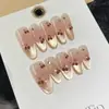 Consorte Hua tocando o rostoEstilo puro e sexy gradiente nude unhas postiças feitas à mão 10 peças peças de nail art finalizadas peças de unha atacado