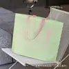 Nova Bolsa Tote Yunya Verde em TNT, Logo Personalizado para Loja de Roupas, Bolsa de Compras Universal para Shoppings, Feita Sob Medida