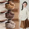 Nova coleção Outono/Inverno 2026: botas de cano baixo para meninas, botas leves com forro interno para bebês, novos estilos de inverno e botas de couro estilo Birkenstock para crianças pequenas