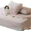Lençol de baixo com bordado vazado de veludo de leite espessado, peça única, capa de cama de veludo coral de inverno, protetor de colchão com veludo extra, conjunto de três peças