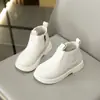 Botas Curtas de Moda Infantil 2024 Verão Novo Estilo Botas Individuais Botas de Moda para Meninas Botas de Couro de Moda Estilo Britânico para Crianças Calçados