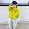 Chaqueta con capucha de estilo coreano moderno para niños, nueva para otoño 2026, ropa exterior elegante para niños
