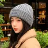 Chapéus de Lã Outono e Inverno para Mulheres, Chapéus de Proteção para Orelhas Bordados com Letras Estilo Coreano, Chapéus Quentes para Frio, Chapéus de Tricô Soltos Versáteis, Chapéus Baotou