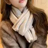 Bufanda Larga Nueva Coreana de Gama Alta Gruesa Cálida con Etiqueta Metálica Otoño e Invierno Bufanda de Lana Tejida de Color Sólido para Mujer
