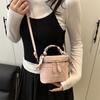 Bolso pequeño portátil de moda tipo cubo para mujer, bolso cruzado de moda, estilo occidental, tipo bandolera, con pañuelo de seda, 2025