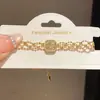 Pulsera hueca cuadrada con forma de corazón plisado y gota de agua, sensación de lujo ligero de alta gama, diseño único, joyería nicho al por mayor