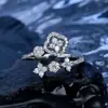 Anillo Romántico Ajustable con Chapado en Oro de 14K, Cielo Estrellado, Trébol de Cuatro Hojas y Moissanita para Mujer, con Diseño Único y Estilo Moderno