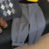 Traje casual de punto para niño, nuevo de verano 2026, con polo a cuadros grises de manga corta y pantalón largo