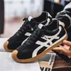 Zapatos de hombre estilo alemán, nueva colección de primavera 2026, zapatillas deportivas casual, antideslizantes, estilo Forrest Gump, versátiles para adolescentes, zapatillas de lona con suela blanda