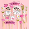 Decoración de Pastel de Pareja de Crayon Shin-Chan de Moda Tema de Aniversario Confesión Compromiso Boda Shin-Chan Adorno para Mesa de Postres