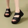 Liquidação de marca muito macio 2026 novo estilo de verão sola macia versátil para uso externo calcanhar fechado não cansa os pés sapatos femininos sandálias femininas
