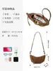 Bolsa de Bollo Nueva Súper Popular Diseño para Viajar al Trabajo Cuero Genuino de Nicho Retro Piel de Vaca Mate Bolso Cruzado para Mujer Bolso Croissant para Mujer