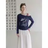 Conjunto de dos piezas de estilo coreano con estampado, corte relajado y pliegues, camiseta de hombros descubiertos para mujer, top versátil casual de manga larga, otoño 2026