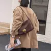 Bolso Silla con Solapa de Piel de Vaca Mate Nuevo 2026 para Mujer, Bolso Cuadrado Pequeño Versátil para el Día a Día, Bolso Cruzado de Hombro de Piel Genuina