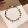 Pulseira Colorida Dupla Camada Flor de Zircônia Estilo Palácio Retrô, Sensação de Luxo Leve e Alto Padrão, Acessório de Mão Moderno, Simples e Versátil