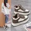Tenis de caña alta para mujer, nueva colección otoño/invierno 2026, forrados de felpa y engrosados para abrigar, modernos y versátiles, zapatillas deportivas de suela gruesa, modelo 5609