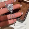 Colar Precioso Camélia Estilo Chanel Vazado com Pingente de Franja de Camélia com Strass, com um Toque Luxuoso para Vestidos de Noite