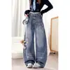 Calça Jeans com Pingente de Urso Estilo Americano para Mulheres, Nova Versátil de Verão 2026, Calça Afunilada com Formato de Pera que Cobre o Quadril, Emagrecedora, Cimitarra para o Verão