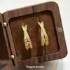 Pendientes de Aro Cruzado Dorados Estilo Europeo y Americano con Diamantes, Sencillos y de Alta Gama, Lujo Ligero, Exquisitos y Versátiles, Pendientes con Circonitas para Mujer