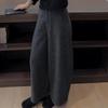 Calça Plaid de Veludo Espesso de Pernas Largas com Design Sense Plus Feminina Outono e Inverno Nova Pequena Solta Casual Cropped