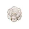 Broche de Camelia Europeo y Americano, Estilo Coreano Clásico y de Moda, Pequeño Estilo Fragante para Abrigo, Accesorios para Traje, Pin en Stock