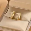 2023 Nuevos Pendientes Elegantes de Moda Femeninos Diseño de Nicho Sentido del Diseño Pendientes de Circonita Pendientes Personalizados de Celebridades de Internet Pendientes Hebilla de Oreja Joyería