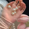 Mismo Estilo Libro Rojo Estilo Francés Vintage Pendientes de Perla Lujo Ligero Pendientes de Nicho Pendientes Avanzados con Gancho para la Oreja Simples para Mujer