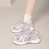 Esportes de Verão Malha Dupla Estudante 2026 Novos Antiderrapantes Sapatos de Pai Respiráveis Tênis de Corrida Modernos Aumentadores de Altura Casuais Sola Grossa