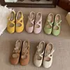 Elegantes sandalias Mary Jane amarillas de estilo coreano para mujer, nuevo modelo de verano 2026, zapatos bajos de una sola tira cruzada, mocasines casuales