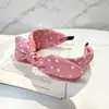 Faixa de Cabelo Vermelha Nostálgica Estilo Hong Kong Retrô Faixa de Cabelo Versátil com Bolinhas Aba Larga Laço Abertura para Cabelo Acessório de Cabeça Estilo Coreano para Mulheres