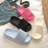 Pantuflas cómodas de EVA con suela gruesa para mujer, para uso en interiores en casa en verano, pantuflas antideslizantes para baño de pareja para mujer