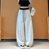 Calça de moletom feminina com design de cordão americano e rebites de outono, cintura elástica, retalhos, calça casual de perna larga color-block, calça atlética de perna curva