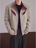 Chaqueta de cuero PU retro americana para hombre, primavera/otoño, cuello alto, diseño de bloques de color, estilo abierto al frente, moderna, corte holgado, chaqueta de motocicleta