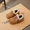 Sapatos de Algodão para Meninas 2026 Outono/Inverno Novos Sapatos Birkenstock com Plus Veludo Sapatos Peludos Macios e Quentes Sapatilhas Macias com Solado para Bebê Menina