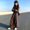 Conjunto de otoño para niñas 2026 nuevo estilo, un conjunto de sudadera de dos piezas moderno y casual para niñas mayores, perfecto para looks deportivos y elegantes