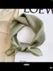 Lenço Quadrado Pequeno de Cor Sólida para Mulheres 70*70 Liso Estilo Coreano Simples Versátil Primavera e Verão Profissional Banco Comissário de Bordo Lenço Pequeno