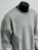 Sudadera de cuello redondo con empalme y manga larga, estilo americano moderno, marca nueva de otoño 2025, suéter sencillo casual gris para hombre