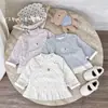 Camisa base floral com forro de fleece para meninas outono e inverno, estilo coreano versátil de renda para bebê menina, de bolinhas, manga longa, top quente atacado