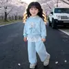 Conjunto de Niña Colección Primavera 2026 Estilo Nuevo Infantil Primavera y Otoño Súper Lindo Conjunto de Elsa con Adorno de Encaje Moderno y Genial