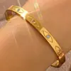 Venda Quente Transfronteiriça Impermeável Resistente ao Desbotamento Aço Titânio Conjunto de Pulseiras de Flor Levemente Luxuoso High-End Moda Versátil Banhado a Ouro 18K